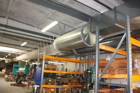 Exhaust inside the building froms the dampers (not included), bag, feeding air and return hoses, a total of an estimated 70 meters, cross exchanger + external filter, Moldow. Must be removed by the buyer by instructions from the seller