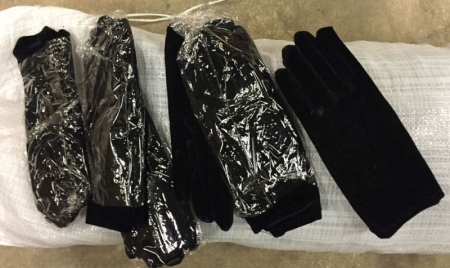 Gloves velor about 80 pairs.