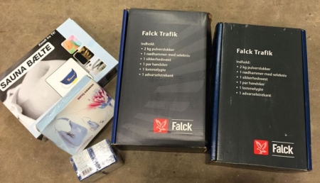 2 Falck traffic kit, bag, sauna belt, 1000 cable clips.