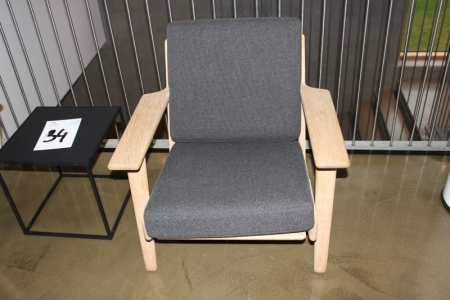 Armchair, Hans Jorgen Wegner Getama, model GE290 + Hay tray table