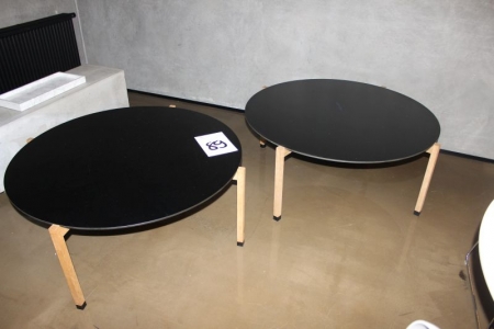 2 stk. runde borde, Henry fra Hurup møbelfabrik Ø: 110 cm (inkl. stel 116 cm) H: 45 cm + betonbord 