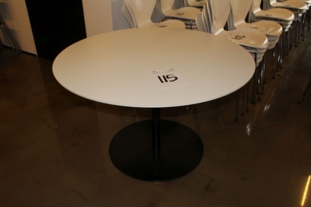 2 stk. rundbord, Ø: 120 cm (1 bord med hak i kanten)
