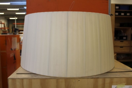 Large ceiling lamp, Santa & Cole model GT7, Ø: 90 cm, off white (Archive photo)