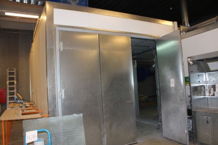 Paint shops with dry cabin Davenka: paint booth: outer dimensions 7,13x4,08 m, port: B: 2.82 x H: 2.90. Dry Cab external dimensions: B: 5.40 m, x H: 2.90 m, L: 10,13 m, Port: 2.93 x 2.90 m. Part of the building consists of exterior walls of the building, 