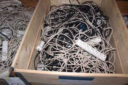 2 pallets with cable