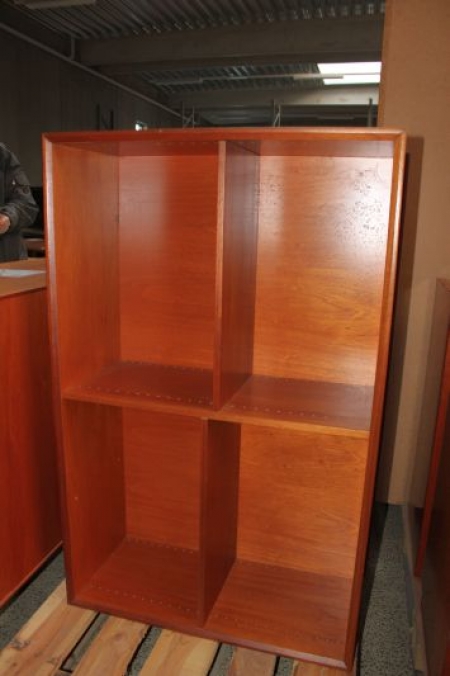 2 pcs. shelves, H 72 cm, W: 115 cm, D 30 cm (worn)