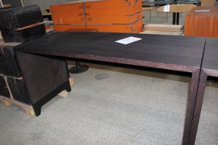 Table L: 180 cm, W 70 cm, H: 94 cm