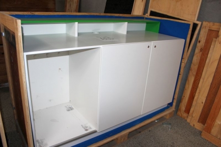 Box / Ladenbau mit Regal 180x75 cm, H: 110 cm, weiß glänzend