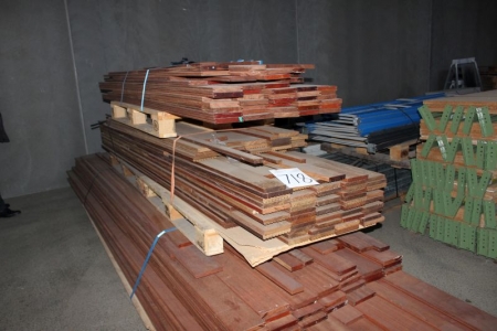 1 palle med gulvbrædder i hårdt træ 22 mm  + 2 paller med planker med dobbeltsidet not i hårdt træ 20 mm 