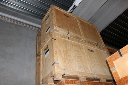 4 pcs. transport boxes (3 pcs. 78x190x110 cm + 1. 140x56x105 cm)