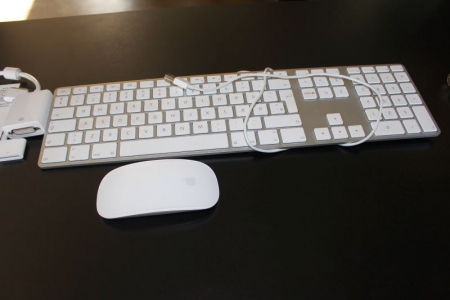 Apple tastatur + adapter + mus