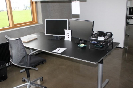 Skrivebord, Labofa Munch Type: MX280984, 2000x1000 mm + stol Modus Wilkhahn + diverse kontorartikler
