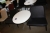 Rundt Fritz Hansen bord, Ø: 75 cm, + 2 stole, Storm fra Hurup møbelfabrik, mørke brun læder