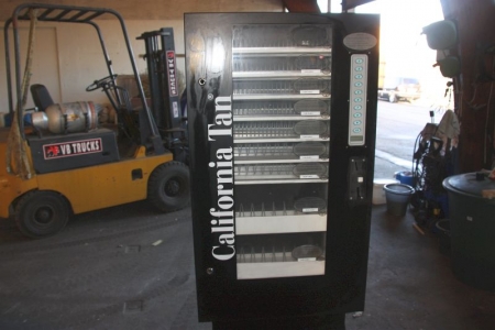 Cream vending machine. California Tan. Coin in Euro, but this can be changed with new Prom