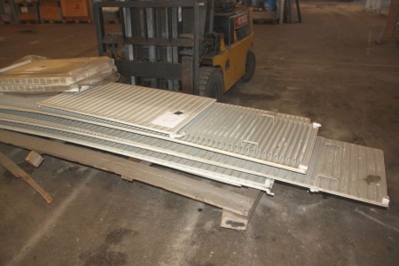 Used radiators, K1, height approx 64.5 cm. Approximate Dimensions and Rating: 1. length about 120 cm + 3 pcs. length about 300 cm + 1. length about 370 cm + 2. length about 200 cm + 1. length about 250 cm
