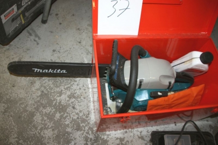 Petrol-powered chainsaw, unused, Makita + metal case for chainsaw