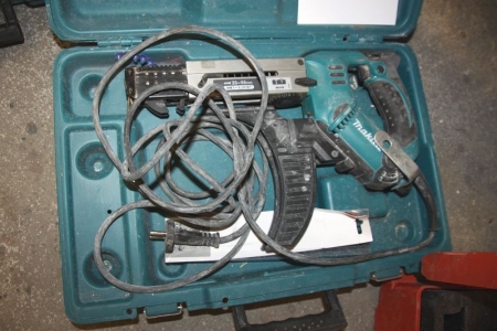Drywall screwing machine, Makita, in case