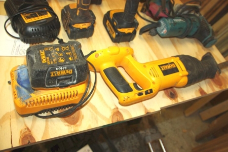 2 x cordless screwing machines, DeWalt, with 2 batteries, 18V + charger + cordless reciprocating saw, DeWalt, with battery and charger
