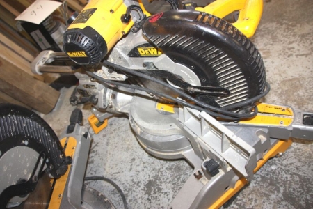 Mitre saw, DeWalt DW 717XPS, with extraction