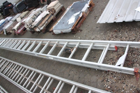 Aluminium extension ladder, an estimated 11 meters