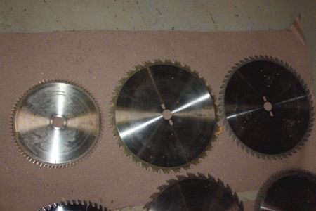 3 x circular saw blades: ca. Ø25 - ø3 + 35mm - ø3 + 35mm - ø3 cm