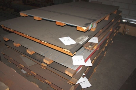 1 x steel sheet on the pallet. 1,5x1500x3000, AISI304