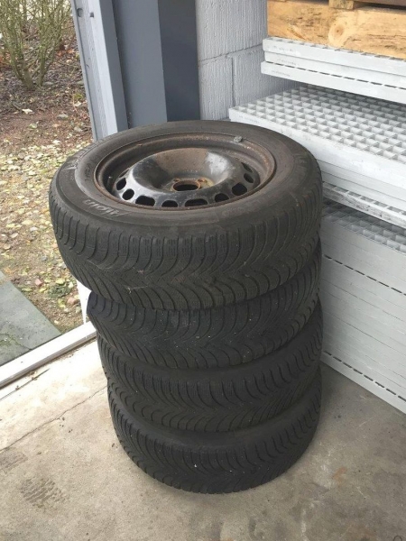 4 tires on steel rims. 225/60 R16