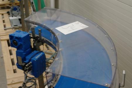 A conveyor belt, about 108 cm (measured from corner to corner), H: ca. 89 cm, electric motor, 0.37kw, 380v, Rpm: 1400/137, 50hz (stainless steel)