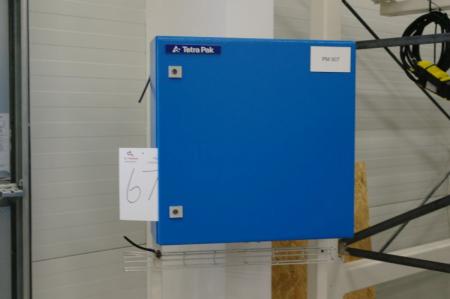 Styrer box monteret på stativ, H: 183 cm, L: 60 cm