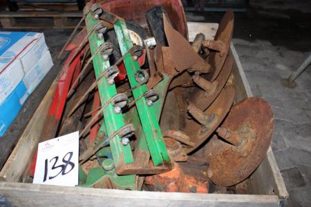 Pallet with parts for disc harrow tines + + inserts, etc.