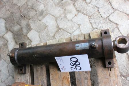 Hydraulic powerful cylinder, close and OK. Hiking 520 mm, bar thickness 60 mm