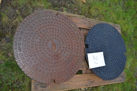 2 manhole covers marked EN124 - D400