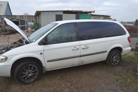 Van, Chrysler Grand Voyager 2.5 CRD Van, T2650 / L800. Condition unknown. Visible rust. No papers. Frame number: e11 * 98/14 * 0139 * 1c8gyn8m21U127160 *. Year 2001.