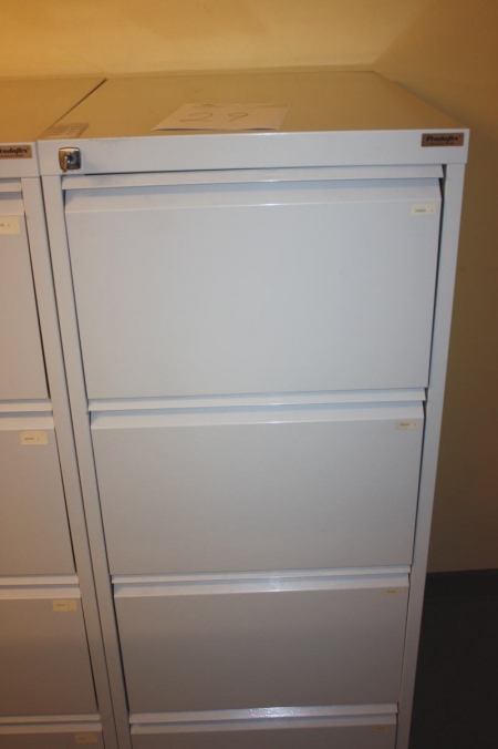 Pendaflex filing cabinet with 4 drawers and a key