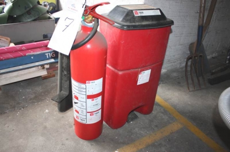Fire extinguisher: carbondioxid 6 kg.