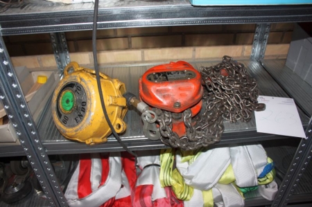 Chain hoist, 1½ ton, wire hoist, 70 kg + lifting straps on two shelves