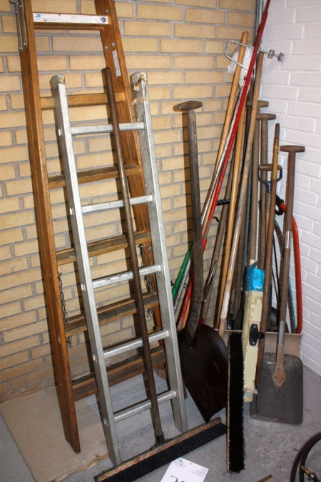 Trestle ladder, wood + alu ladder + various brooms, shovels and more