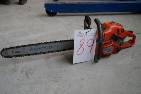 Chainsaw, mrk. Husqvarna. The saw starts and runs. The heat in the handle is defective saw has been running very little