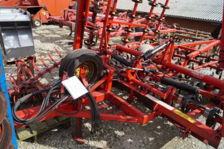 Väderstad 7 meters. NzeMR2 with plans plows and pull the drum. Well maintained