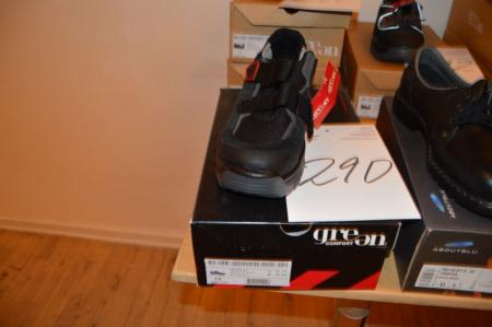 1 pair of safety shoes, unused, 45
