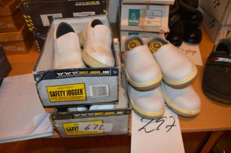 4 pairs of shoes / clogs, white, 36, 46, 39, 45