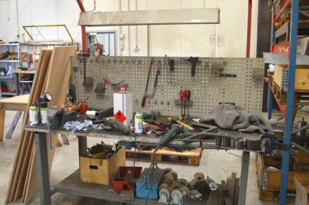 Work bench with light, vise and tool panel, approx 200 x 30 cm. Sold without content