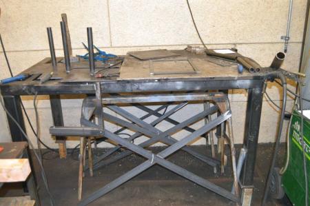 Welding bed, ca. 175 x 90 cm. Sold without content