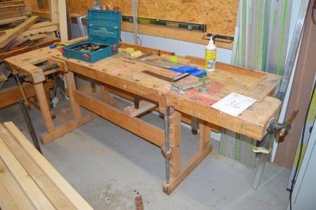 Carpenter´s Workbench. Sold without content