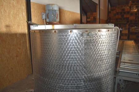 Stainless steel tank with stirrer, acid-proof. Capacity approximately 6000 l