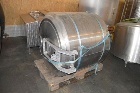 Stainless steel, acid-proof tank on pallet. Capacity approximately 800 liters