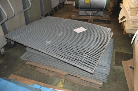 Pallet with 8 steel grating, assorted sizes