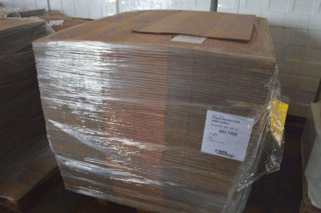 Pallet with cardboard boxes with print dimensions 650 x 650 x 320