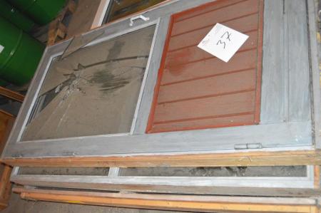 Haustür und Fensterabschnitt (obs: zerbrochene Scheibe in der Tür). B x H 95 x 193 cm