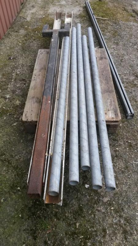 1 Various pipes / iron pallet